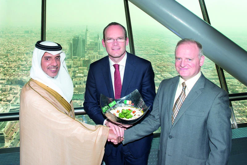 Al-Wazeen, IDB enter into partnership deal
