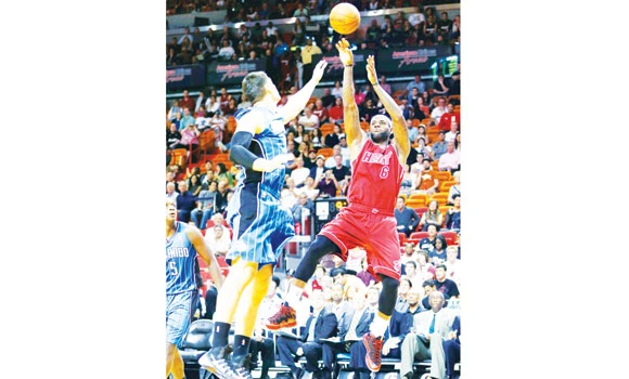 James jumper lifts Heat over Magic