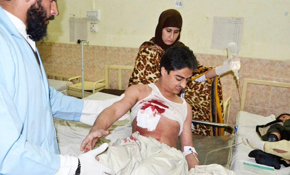 Suicide bombing kills 2 soldiers in Pakistan