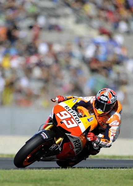 Marquez grabs pole for decisive Valencia GP