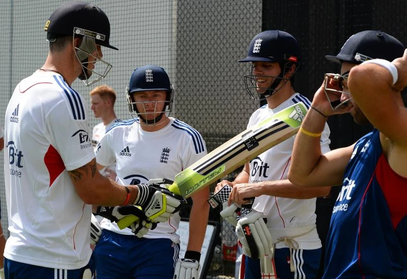 Aussies take aim at England's bid for history