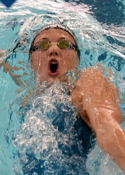 Five-star Le Clos, Hosszu tighten World Cup grip
