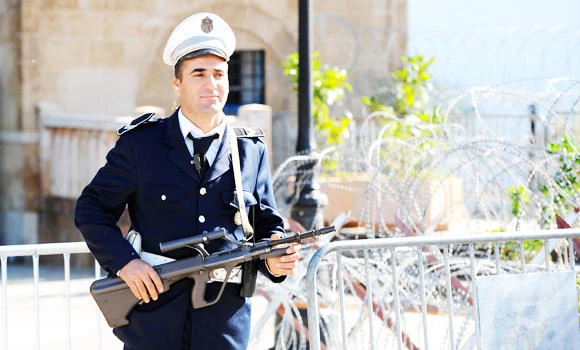 Tunisian sets self ablaze
