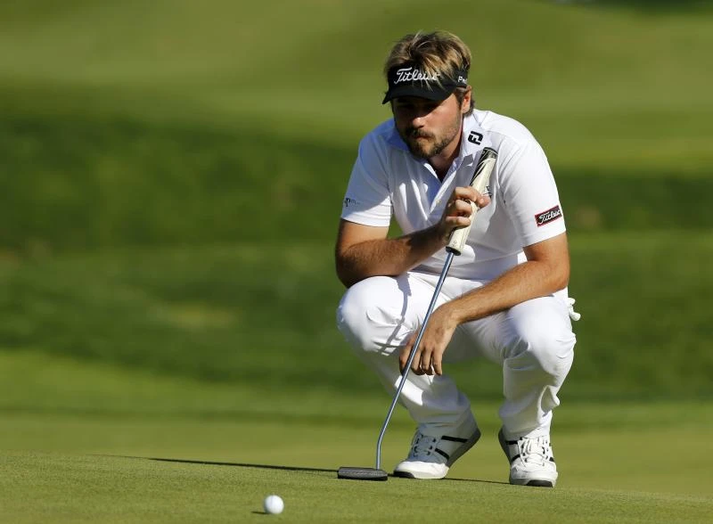 Scott takes 3-shot lead into final round