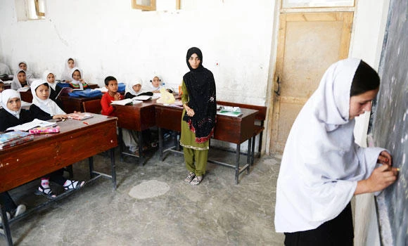 Afghanistan acid-attack victim turns to teaching