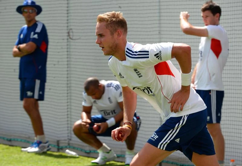 Aussies take aim at England’s bid for history