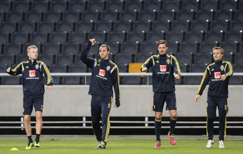 Ronaldo takes on Ibrahimovic in European playoffs