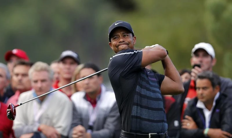 Woods six back as Casey shares lead in rainy Turkey