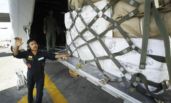 Global aid converges on Philippines 8 days after Haiyan