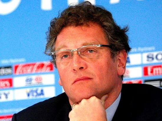 Valcke says April-May too hot for 2022 World Cup