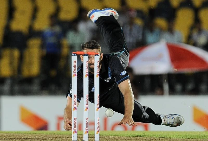 Nathan McCullum’s cameo seals a thrilling win for Kiwis over Sri Lanka