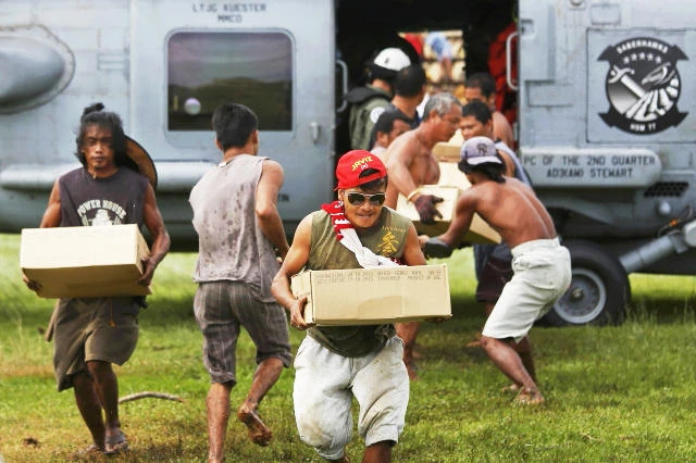 Villagers mob aid choppers as Philippine relief effort spreads