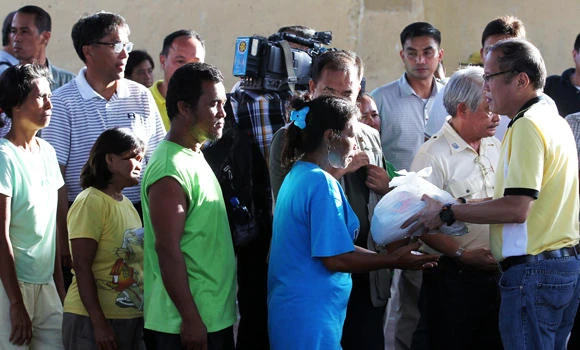 Filipinos seek proper use of aid