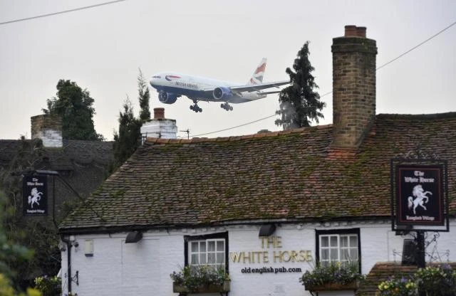BA eases curbs on handheld devices during take-off