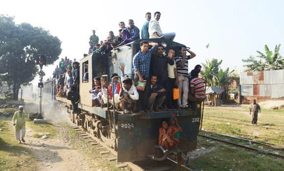 3 die as train derails in Bangladesh disturbance