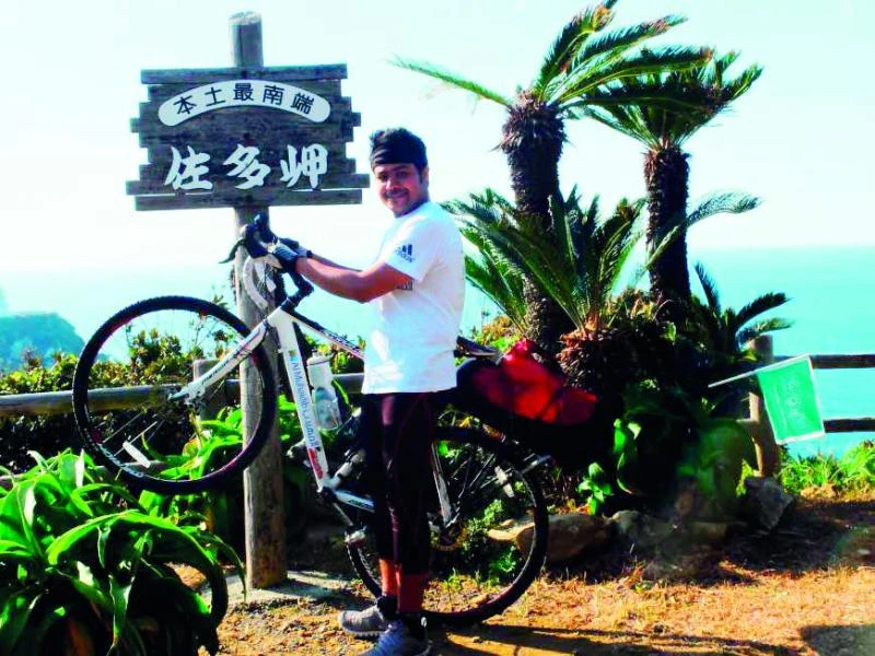 Saudi man cycles into Japanese hearts