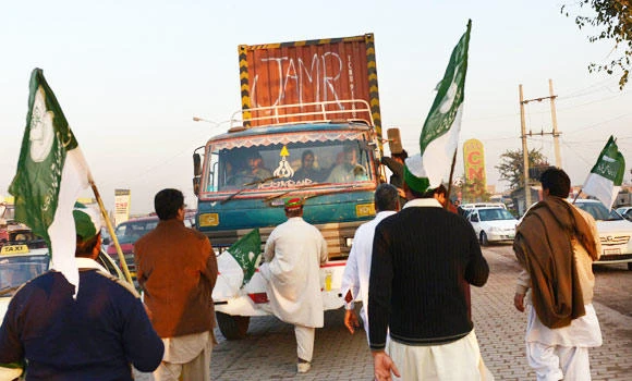 Pakistan party hails US suspension of supply trucks