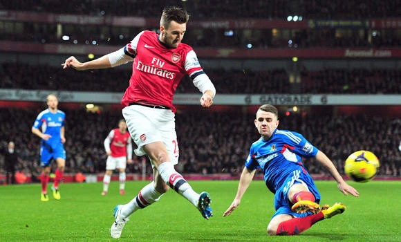 Arsenal stay out in front with Hull win