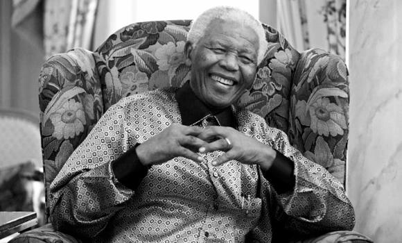 South Africa mourns Mandela, will bury him on Dec. 15