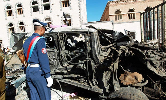 Clashes kill 40 as car bomb fears force UN to shut office