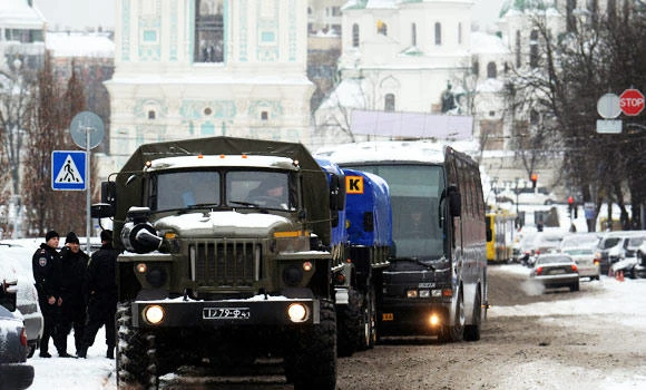 Ukraine police stand down after protest grows