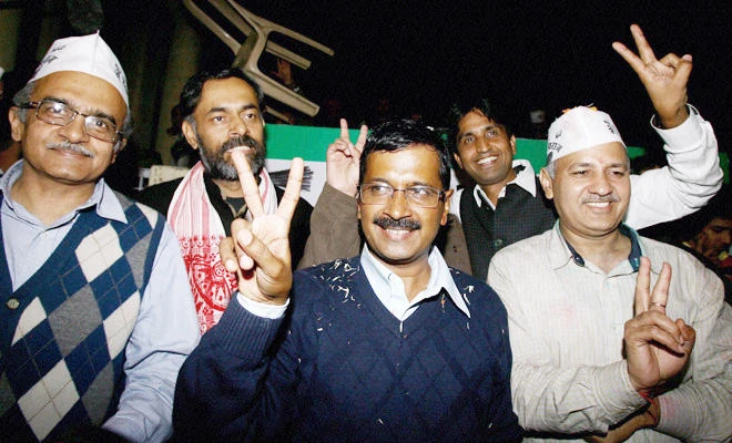 Congress extends olive branch to AAP as Kejriwal rules out support to BJP