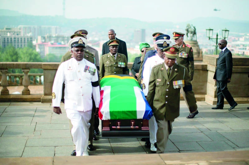 World leaders bow, pray at Nelson Mandela’s casket