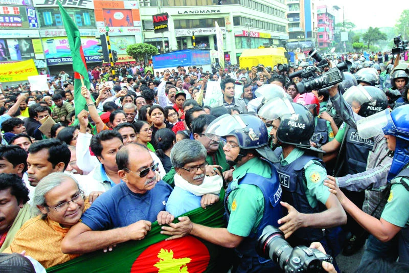 Bangladesh sentences eight students to death for murder