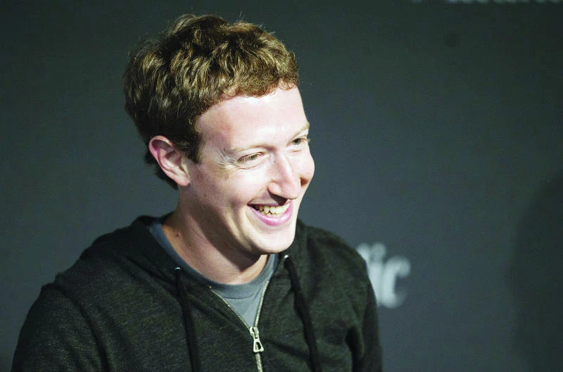Zuckerberg sells as Facebook offers new shares