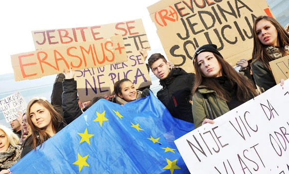 Protests delay destruction of crime scene in Bosnia
