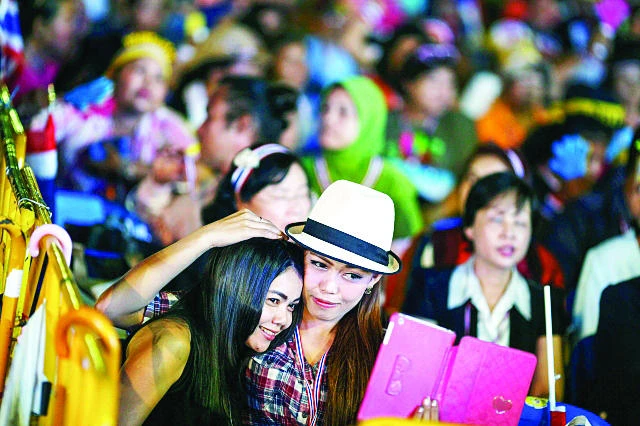 With selfies, the world turns the camera on itself