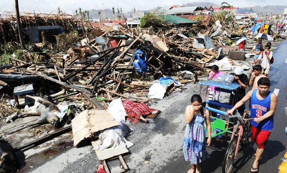 Hundreds of corpses unburied after Philippines typhoon