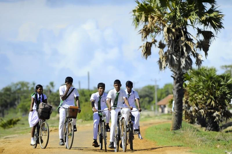 Sri Lankan currency falls