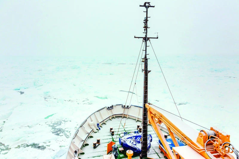 Cracking ice bodes well for Antarctica ship rescue