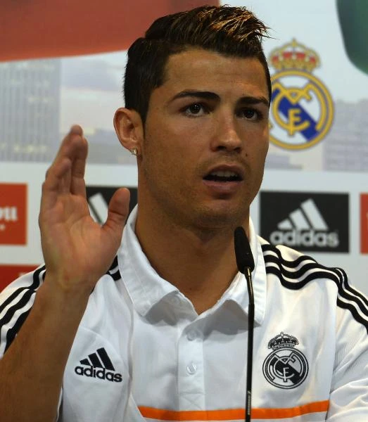 Ronaldo beats Messi for World Soccer magazine award
