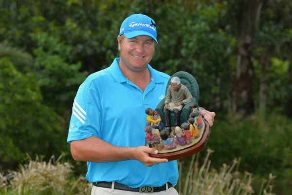 Van der Walt in emotional triumph at Nelson Mandela Championship