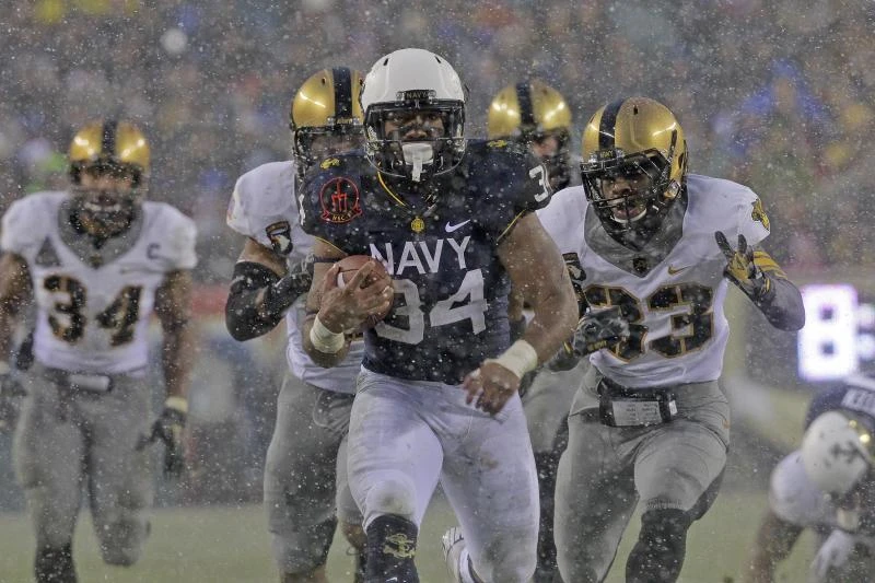 Reynolds, Navy run over Army 34-7