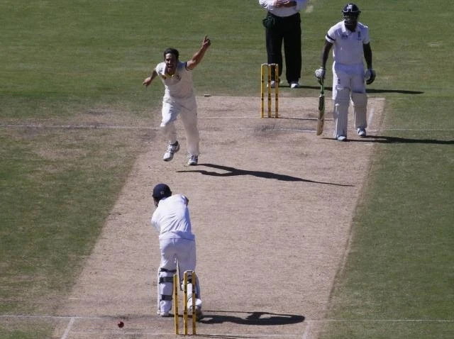 Aussies seize control of second Ashes Test