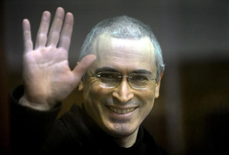 Russia's Putin pardons jailed tycoon Khodorkovsky