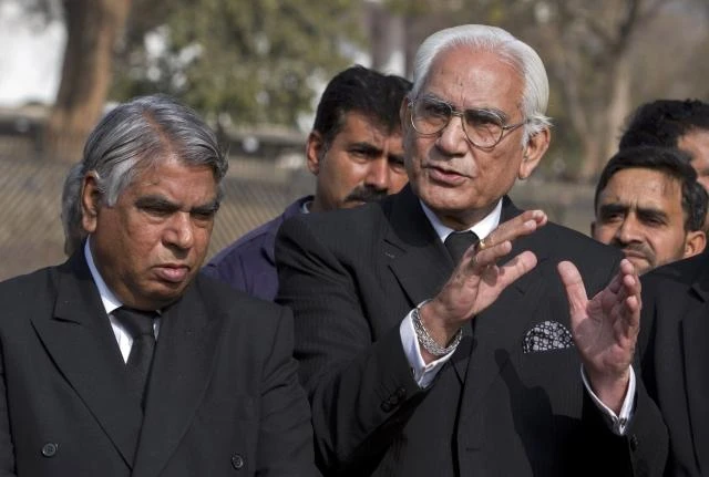 Musharraf says army backs him over treason 'vendetta'