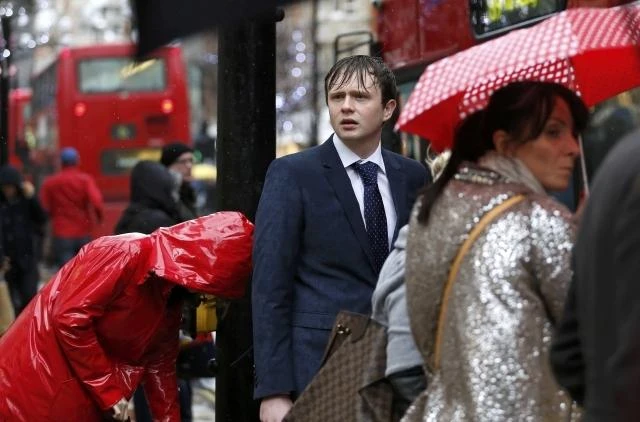 Storms dampen UK’s Christmas shopping rush