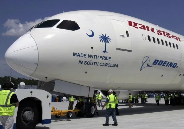 Boeing boosts stock buyback plan by $10 billion