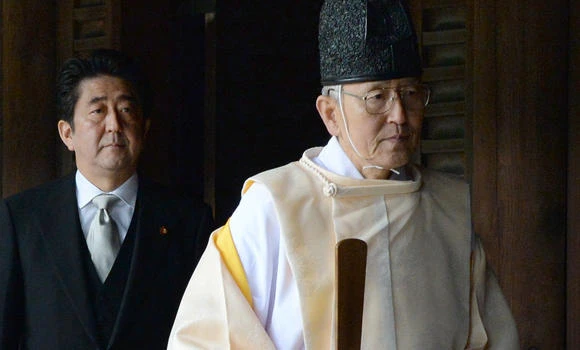 Abe’s shrine visit raises risk of conflict: analysts