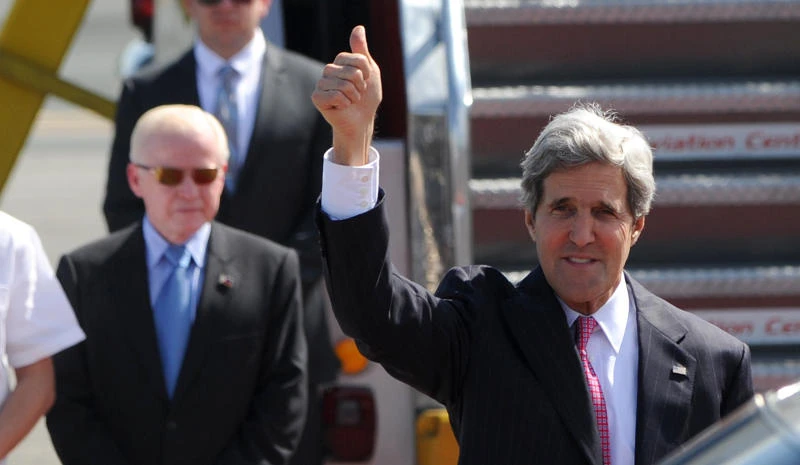 Kerry in Philippines to propel troop deal as China row simmers