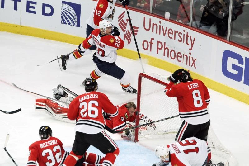 Blackhawks dominate Panthers to snap 3-game losing streak