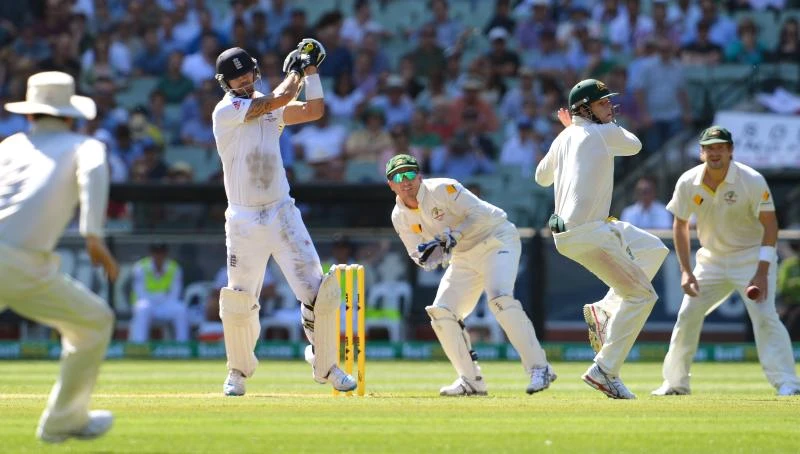 Defiant Pietersen keeps Aussies at bay
