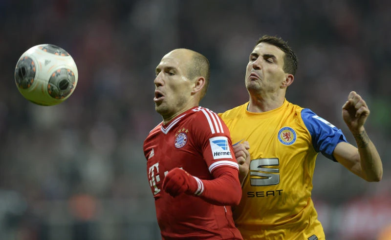 Robben double helps Bayern to extend record