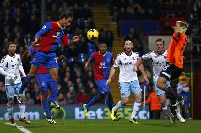 Chamakh goal takes Palace off bottom