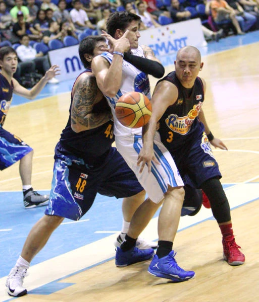 Lee leads Rain or Shine to victory over San Mig