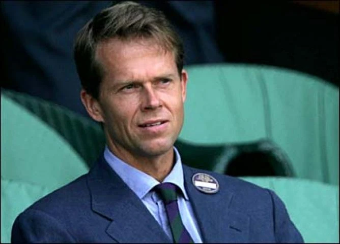 Federer signs up 'childhood hero' Edberg